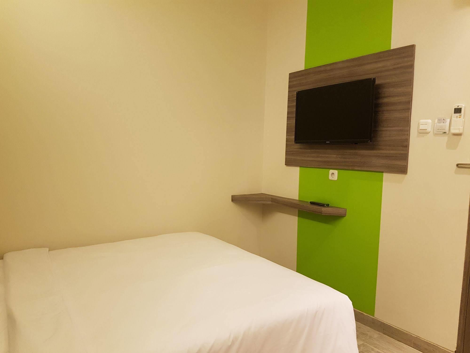 Bold Hotel Джакарта Экстерьер фото