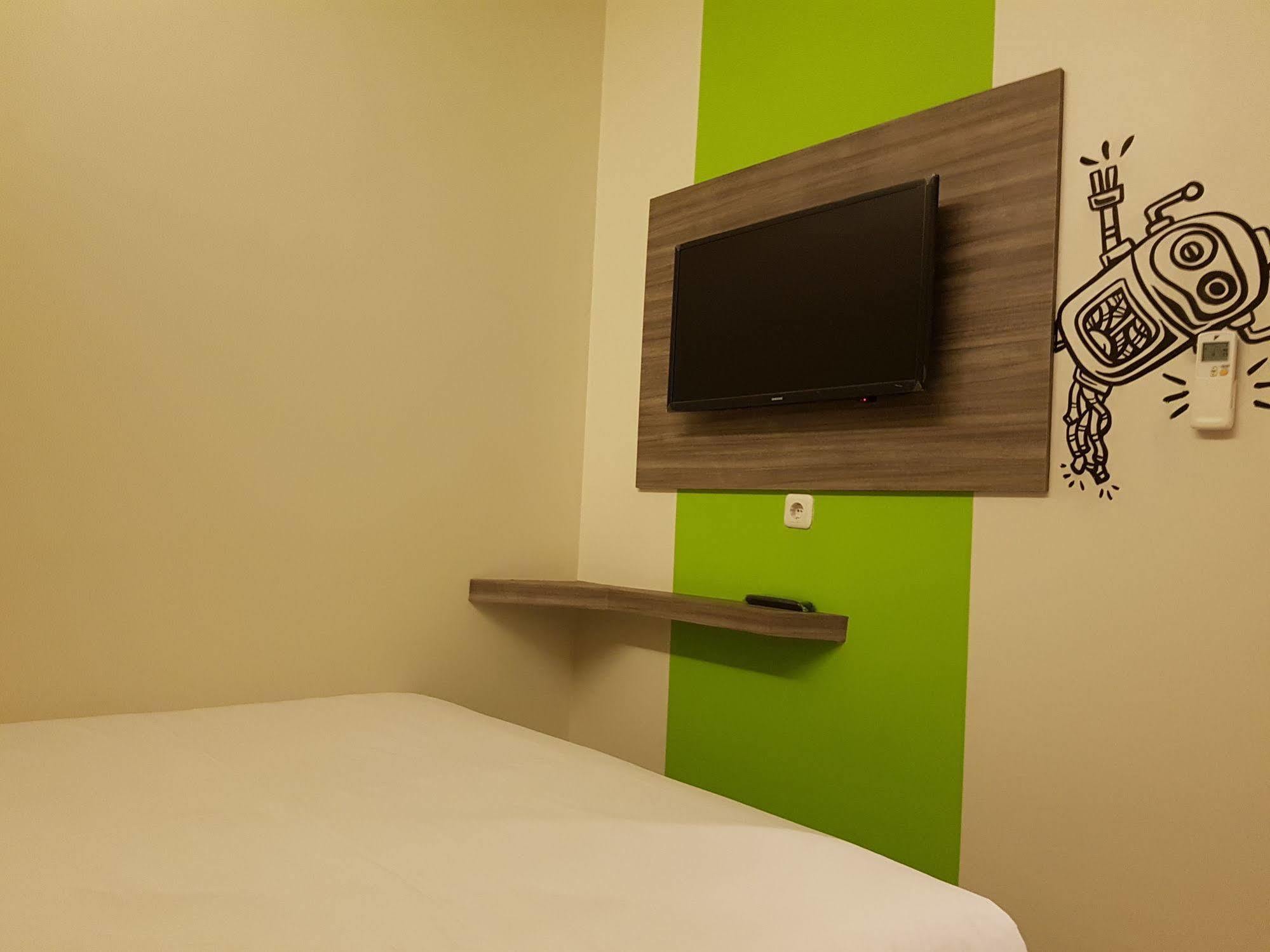 Bold Hotel Джакарта Экстерьер фото